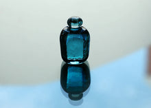 Load image into Gallery viewer, Attache Recycled Glass Paper Weight