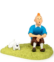 Load image into Gallery viewer, Resin Collectible: Tintin and Snowy On The Grass
