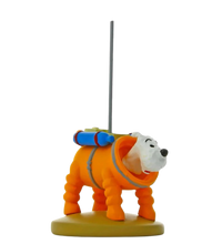 Load image into Gallery viewer, Figurine Resin: Snowy Cosmonaut
